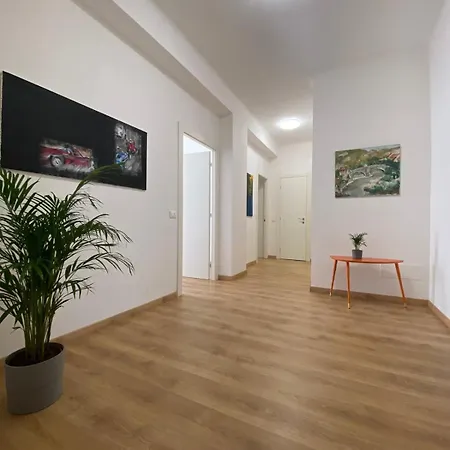 Wide And Bright Duomo Navigli Apartment Milan