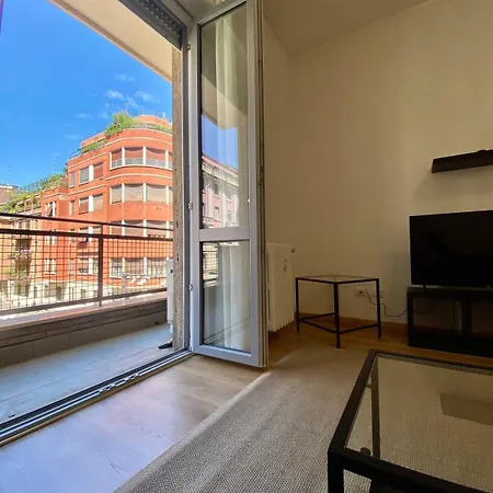 Wide And Bright Duomo Navigli Apartment