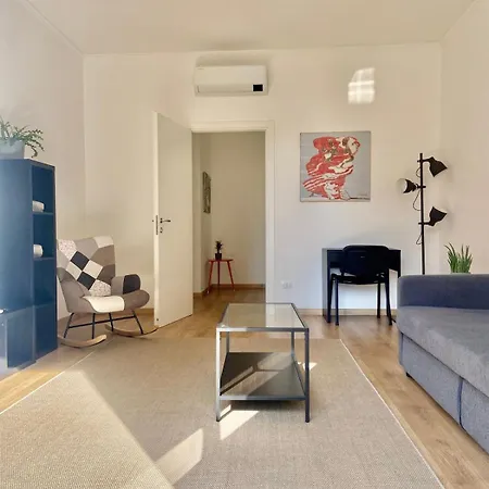 Wide And Bright Duomo Navigli Apartment *