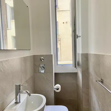 Wide And Bright Duomo Navigli Apartment
