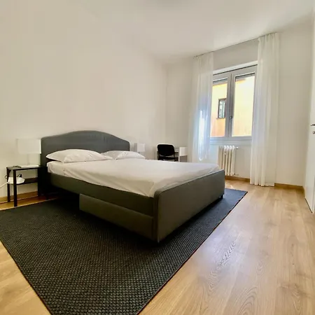 Apartment Wide And Bright Duomo Navigli Milan