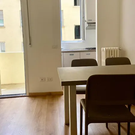 Wide And Bright Duomo Navigli Apartment
