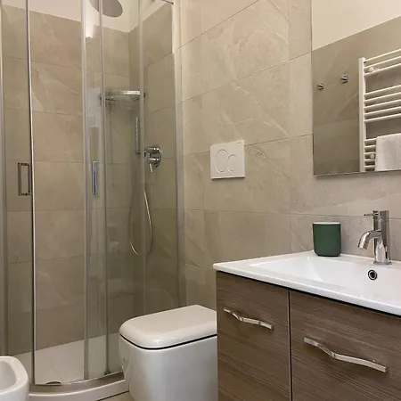 Wide And Bright Duomo Navigli Apartment